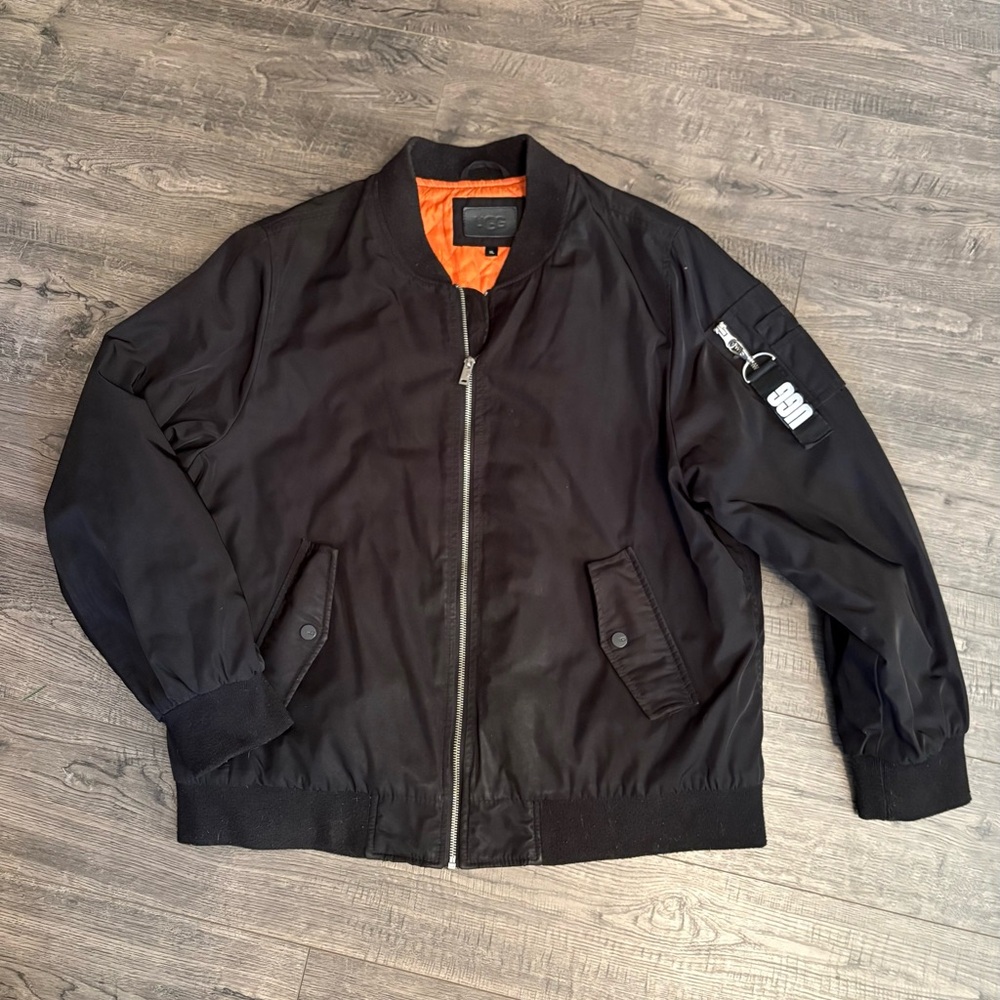 UGG Women’s  Black Bomber Jacket with Orange‎ Lining size XL
